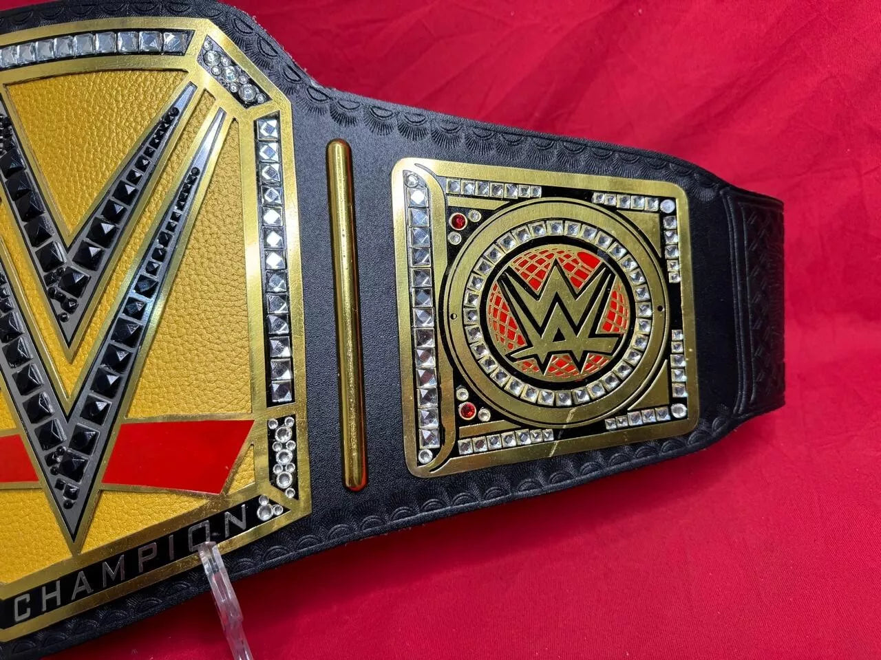 UNDISPUTED UNIVERSAL CHAMPIONSHIP REPLICA BELT